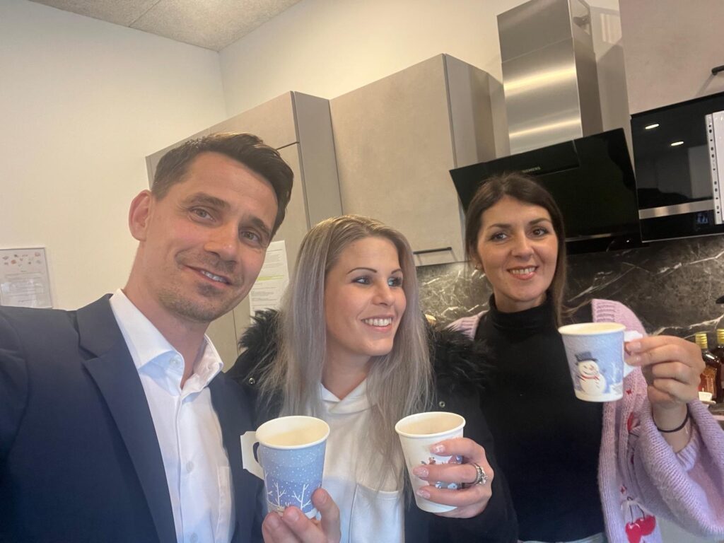 e543bfdc-7e5b-4d88-b854-76bea812ddbe